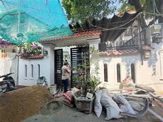 Bán căn biệt thự mái thải sân vườn hẻm xe oto 4 chỗ đường số 32 p. bình trưng đông quận 2