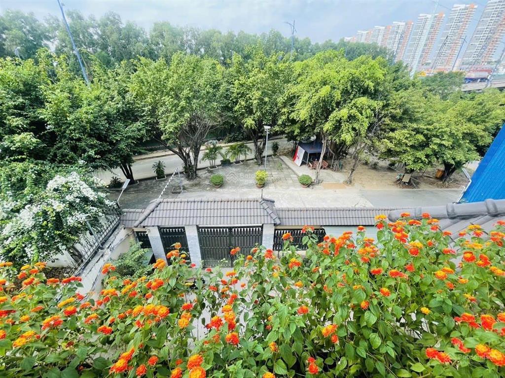 Biệt thự sân vườn khu dự án khu dân cư tuổi trẻ, đường lê hữu kiều p. bình trưng tây quận 2