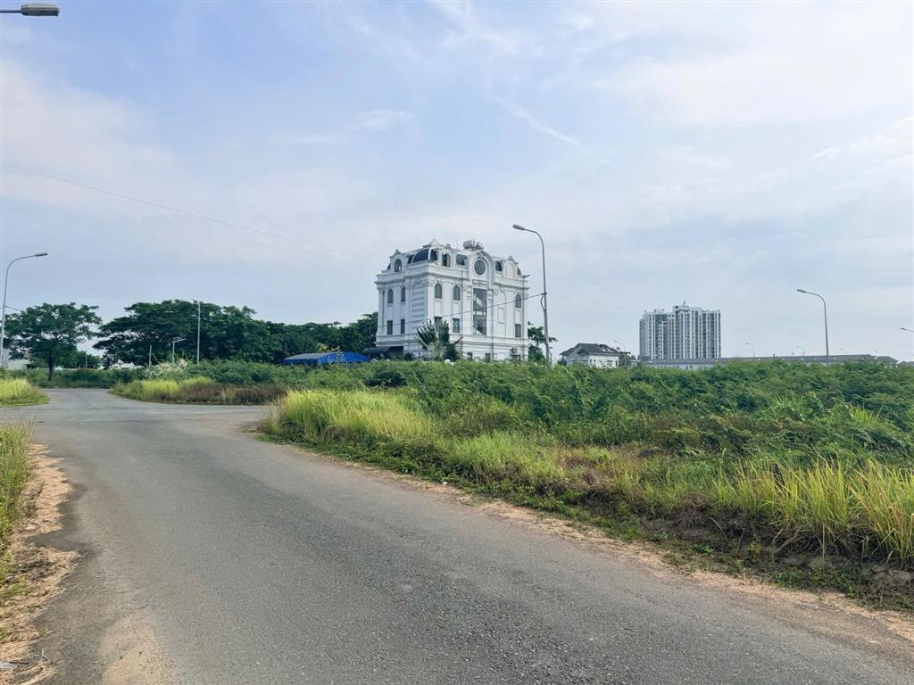 Bán lô góc 2 mặt tiền đường 50 phước long b  278m²  gần global city  giá tốt đầu tư