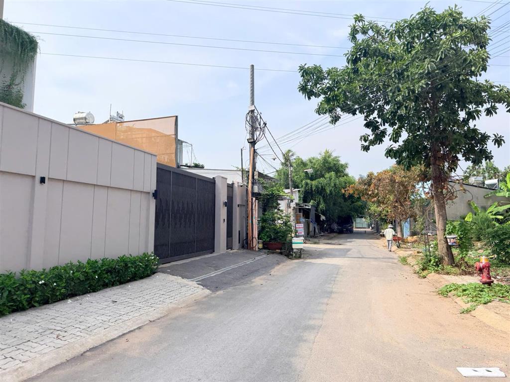 Bán căn biệt thự gỗ cổ điển thuộc hẻm 545 đường nguyễn xiễn p.long thạnh mỹ quận 9.