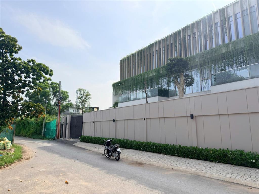 Bán căn biệt thự gỗ cổ điển thuộc hẻm 545 đường nguyễn xiễn p.long thạnh mỹ quận 9.