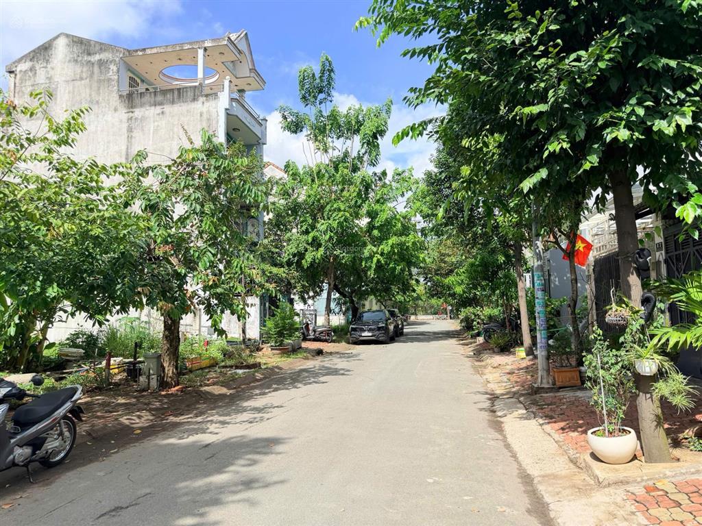 Bán lô đất nền mặt tiền đường số 16 khu dự án nam long p.phước long b quận 9.