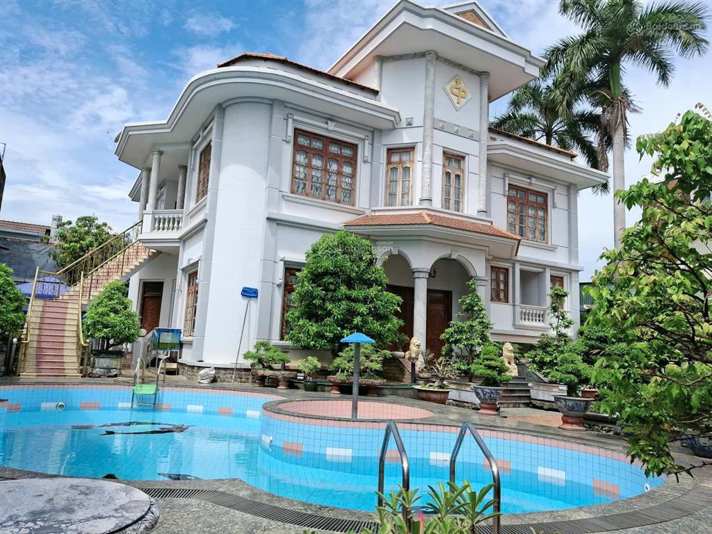 Bán căn biệt thự sân vườn hồ bơi tại trục đường nhánh của đường hồ bá phấn p.phước long a quận 9.