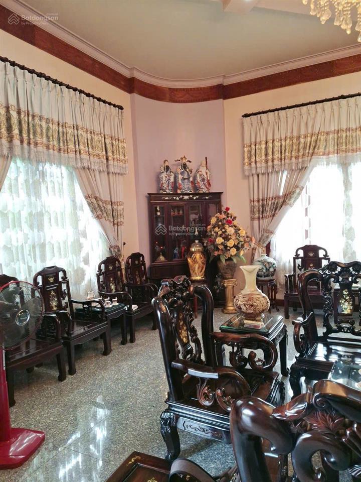 Bán căn biệt thự sân vườn hồ bơi tại trục đường nhánh của đường hồ bá phấn p.phước long a quận 9.