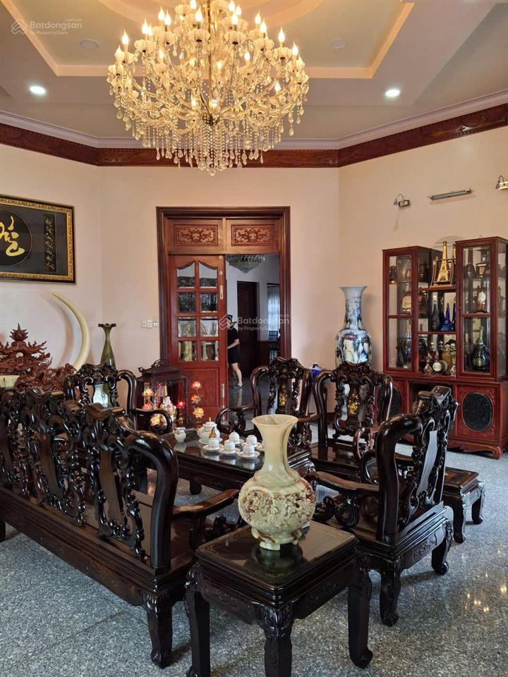 Bán căn biệt thự sân vườn hồ bơi tại trục đường nhánh của đường hồ bá phấn p.phước long a quận 9.