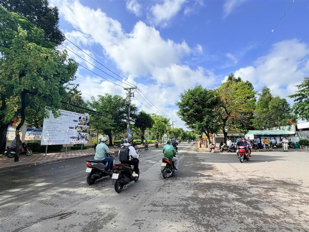 Bán đất mặt tiền đường lê văn thịnh p.bình trưng quận 2. full thổ cư