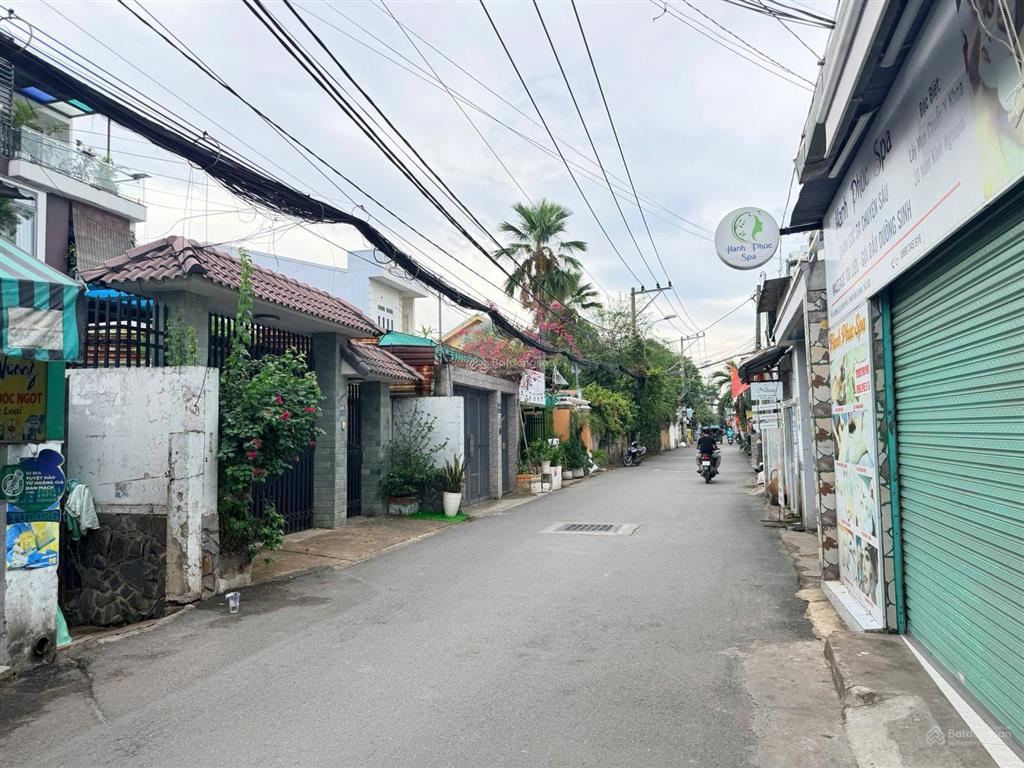 Mặt tiền đường số 20 p.hiệp bình chánh thủ đức, cách trung tâm gigamall 100m.