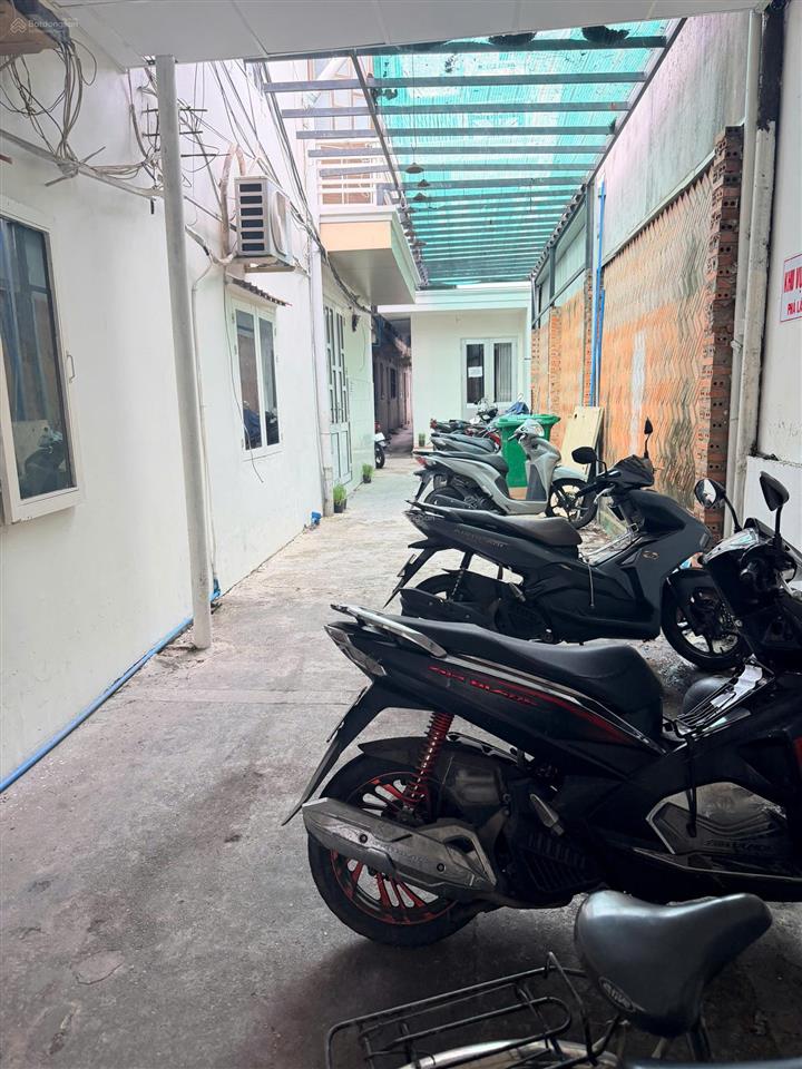 Mặt tiền đường số 20 p.hiệp bình chánh thủ đức, cách trung tâm gigamall 100m.