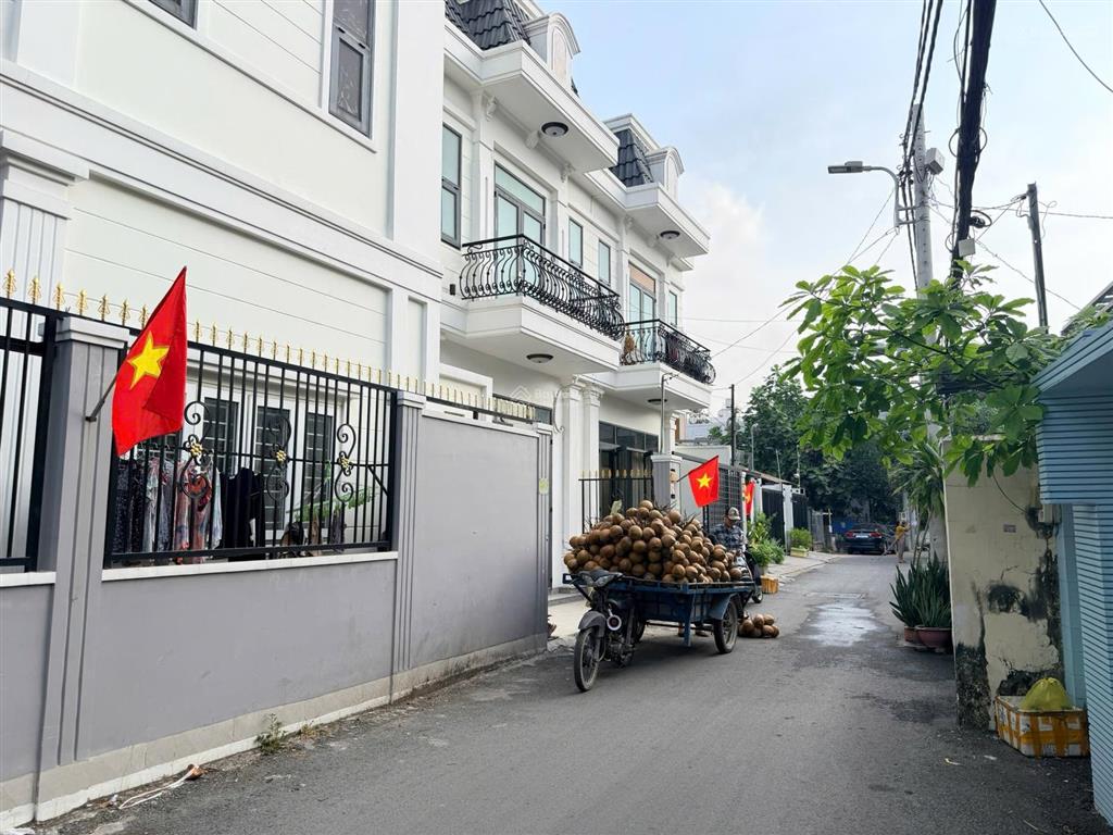 Gửi bán nhà cấp 4 mặt tiền đường số 25 p. cát lái quận 2. (cách đường lê văn thịnh 100m)