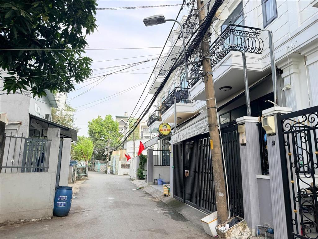 Gửi bán nhà cấp 4 mặt tiền đường số 25 phường cát lái, quận 2. (cách đường lê văn thịnh 100m)