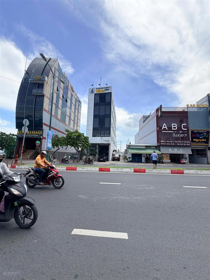Bán toà nhà văn phòng mặt tiền đường lê văn việt p. tân phú quận 9 (lộ giới đường 30m)