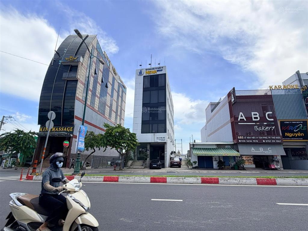 Bán toà nhà văn phòng mặt tiền đường lê văn việt p. tân phú quận 9 (lộ giới đường 30m)