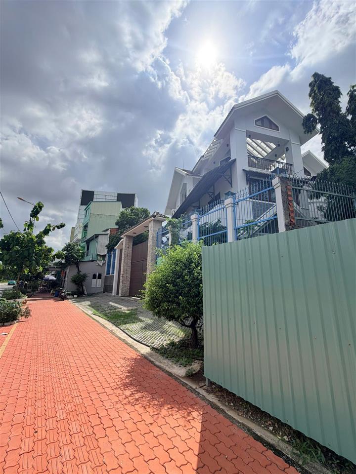 Bán căn biệt thự 2 mặt tiền trước sau đường võ nguyễn giáp + nam hoà p. phước long a quận 9