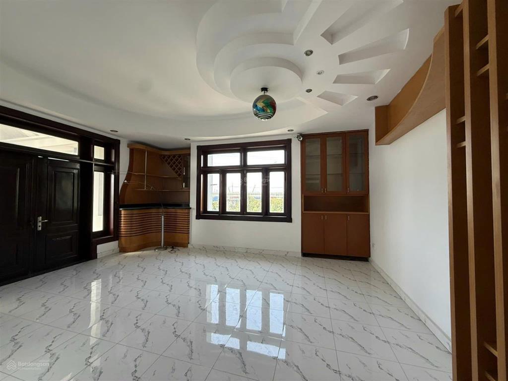 Bán căn biệt thự 2 mặt tiền trước sau đường võ nguyễn giáp + nam hoà p. phước long a quận 9