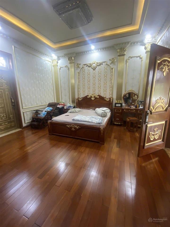 Bán căn biệt thự rộng 652m2 ngay tại khu trung tâm quận 2