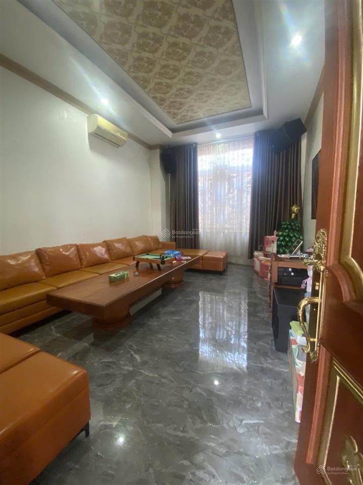 Bán căn biệt thự rộng 652m2 ngay tại khu trung tâm quận 2