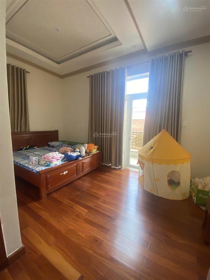 Bán căn biệt thự rộng 652m2 ngay tại khu trung tâm quận 2