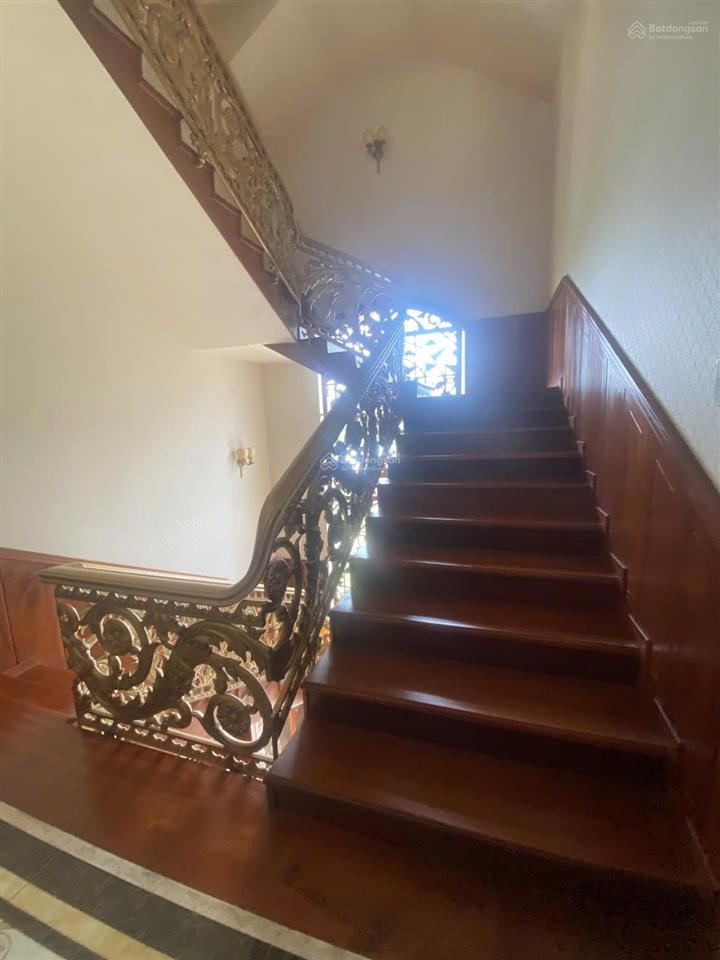 Bán căn biệt thự rộng 652m2 ngay tại khu trung tâm quận 2