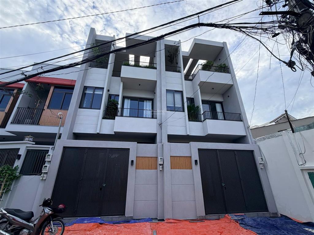 Bán căn nhà mới full nội thất cao cấp 100% sổ hồng hoàn công.