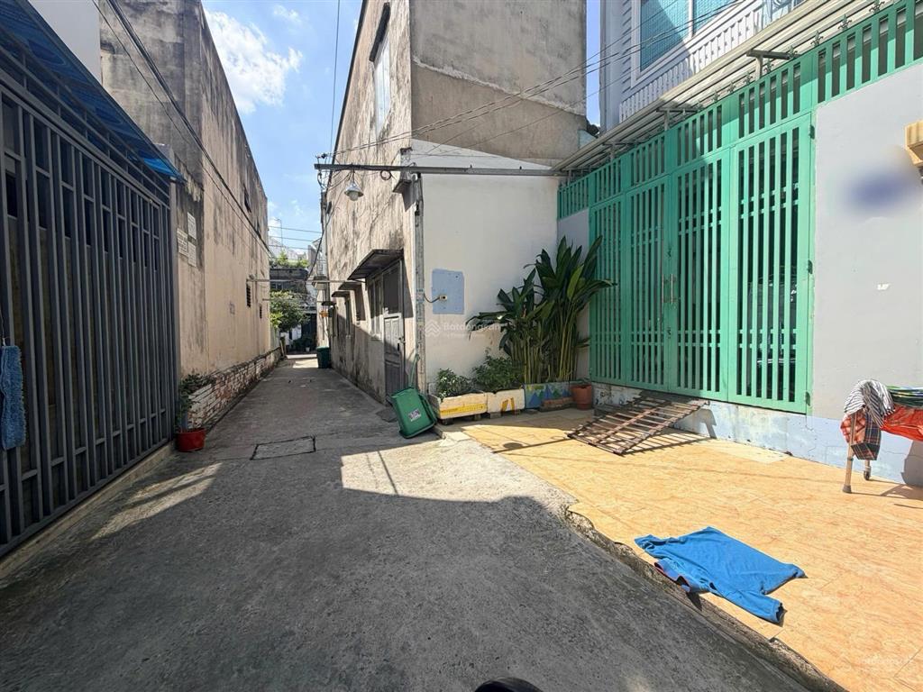 Bán căn nhà phố hẻm oto đường số 42 p.bình trưng đông quận 2