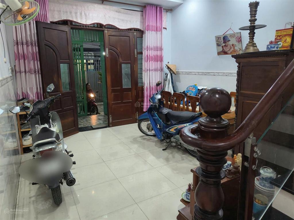 Bán căn nhà phố hẻm oto đường số 42 p.bình trưng đông quận 2