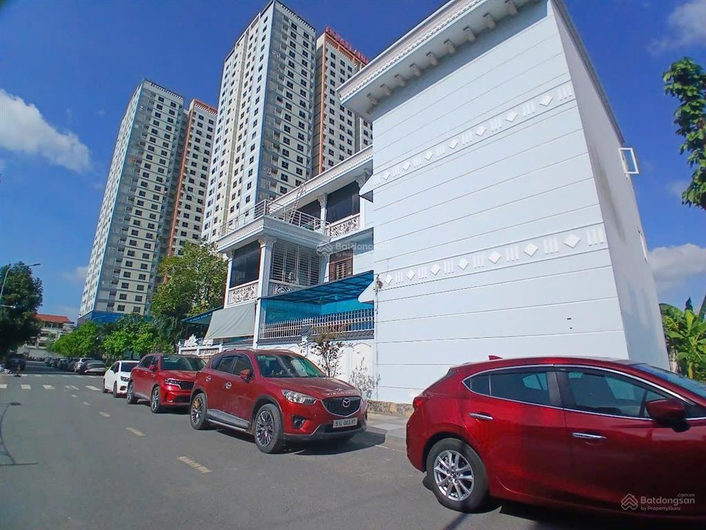 Bán biệt thự góc 2 mặt tiền khu homyland compound cao cấp