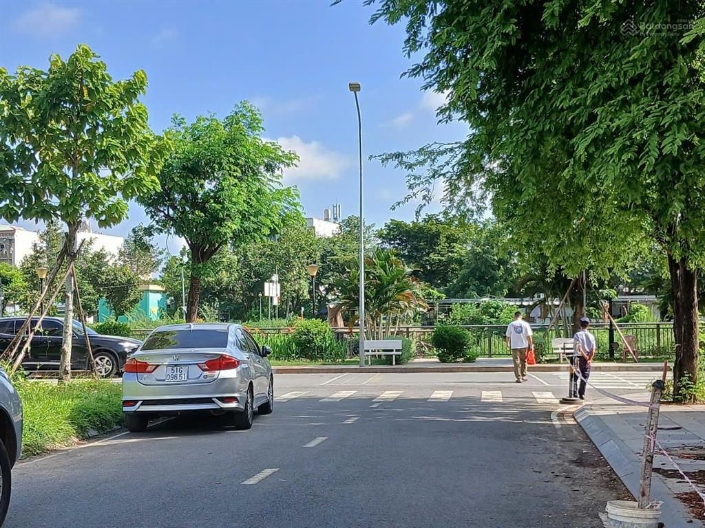 Bán biệt thự góc 2 mặt tiền khu homyland compound cao cấp