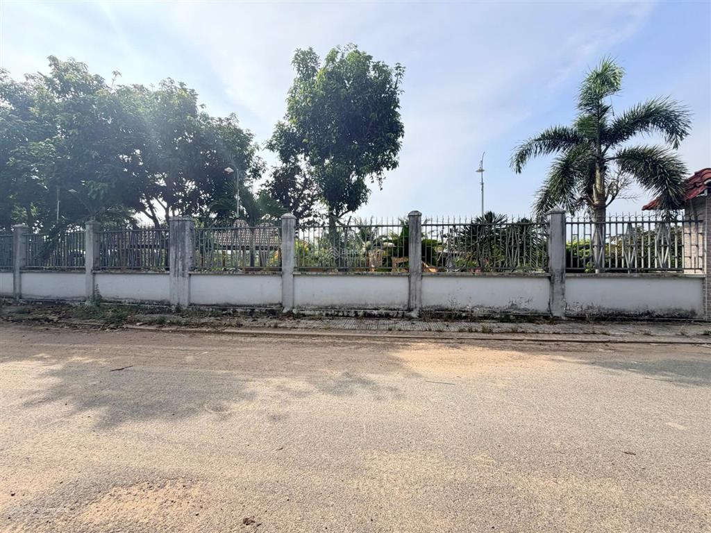 Đất góc 2 mặt tiền view sông, view nhìn sang vinhome grand park