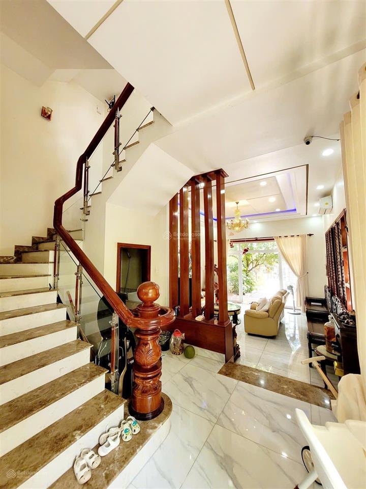 Bán căn biệt thự sân vườn đường số 6 p. phước long b quận 9 (lg đường trước nhà 12m)