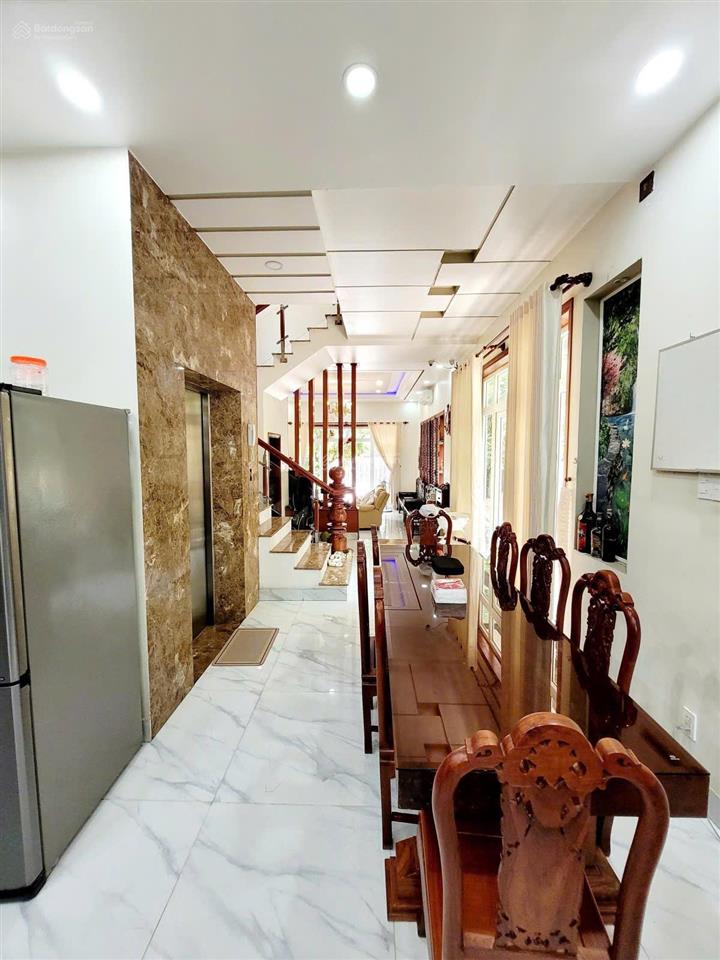 Bán căn biệt thự sân vườn đường số 6 p. phước long b quận 9 (lg đường trước nhà 12m)