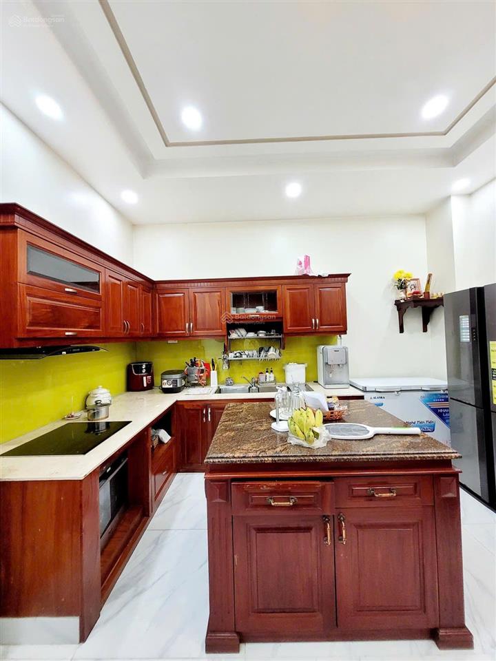 Bán căn biệt thự sân vườn đường số 6 p. phước long b quận 9 (lg đường trước nhà 12m)
