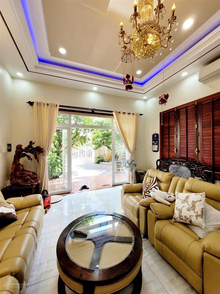 Bán căn biệt thự sân vườn đường số 6 p. phước long b quận 9 (lg đường trước nhà 12m)