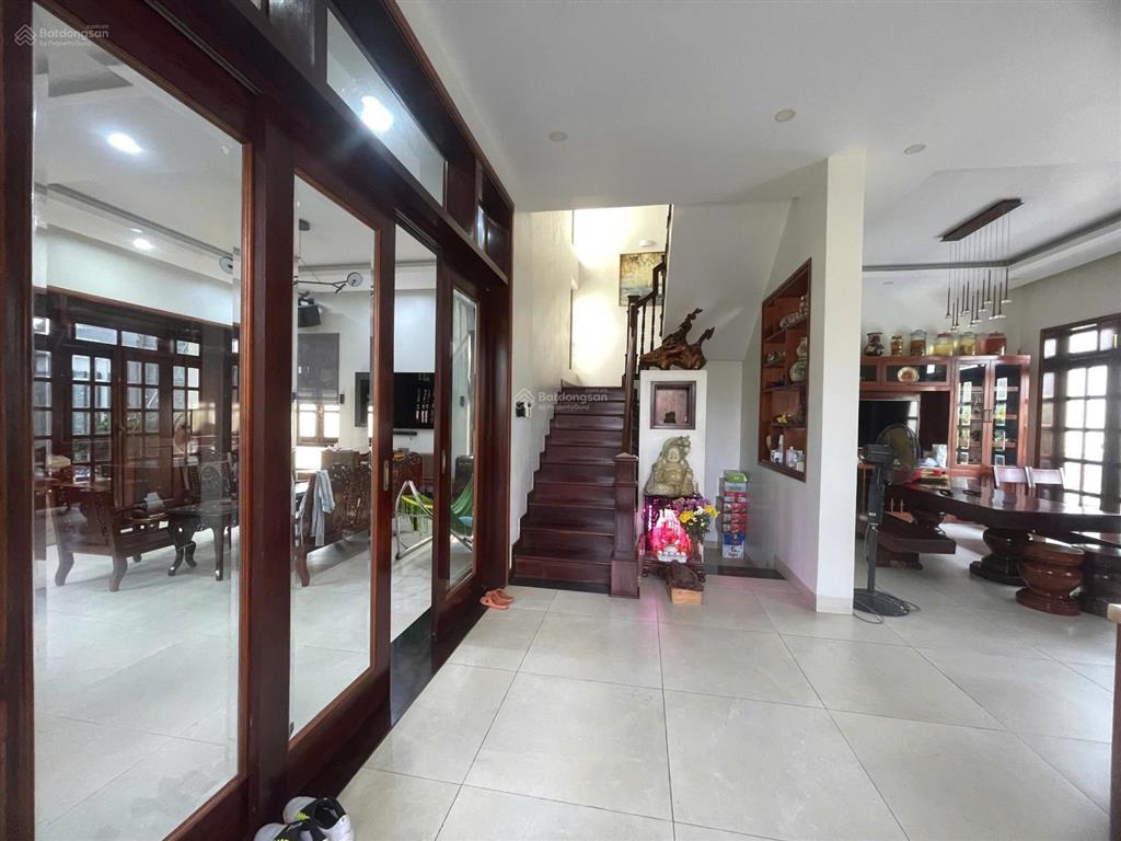 Bán căn biệt thự sân vườn hồ bơi thuộc dự án bách khoa đường đỗ xuân hợp quận 9