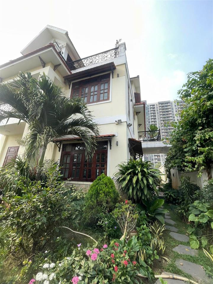 Bán căn biệt thự sân vườn hồ bơi thuộc dự án bách khoa đường đỗ xuân hợp quận 9