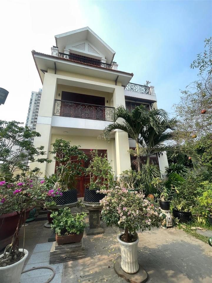 Bán căn biệt thự sân vườn hồ bơi thuộc dự án bách khoa đường đỗ xuân hợp quận 9