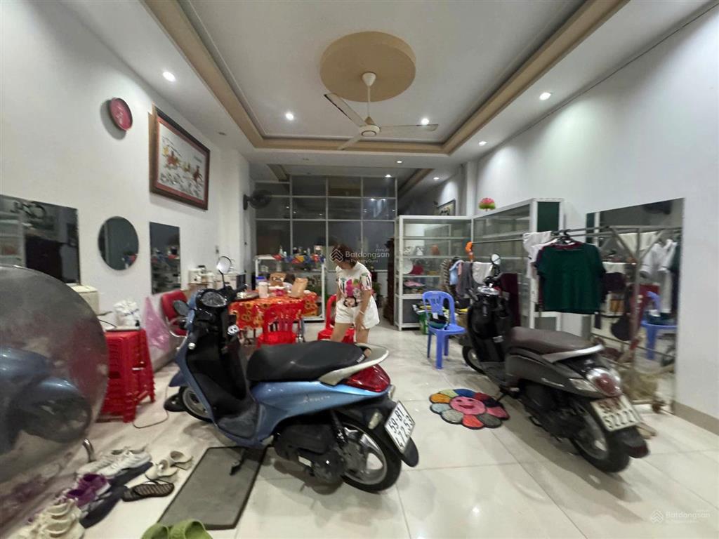 Bán nhà phố liền kề đối diện chợ bình khánh đường bạch đằng ôn p.an khánh quận 2.