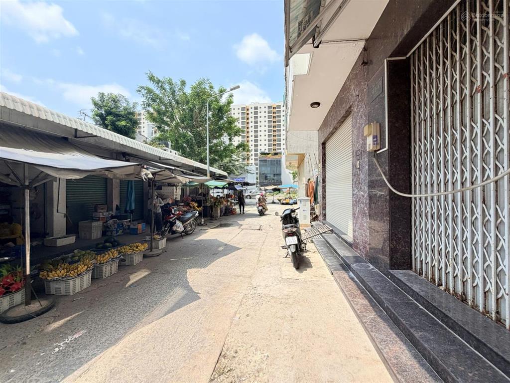 Bán nhà phố liền kề đối diện chợ bình khánh đường bạch đằng ôn p.an khánh quận 2.