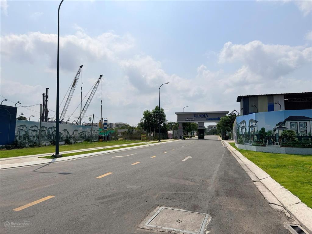 Bán lô đất mặt tiền đường võ chí công p. cát lái quận 2 (cách gladia khang điền 100m)