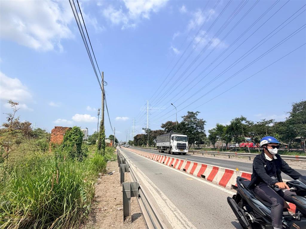 Bán lô đất mặt tiền đường võ chí công p. cát lái quận 2 (cách gladia khang điền 100m)