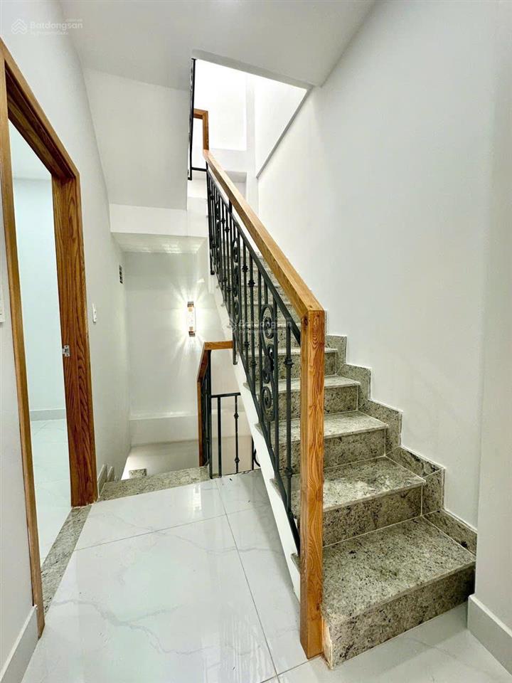 Bán nhà phố mặt tiền đường số 11 p. cát lái quận 2