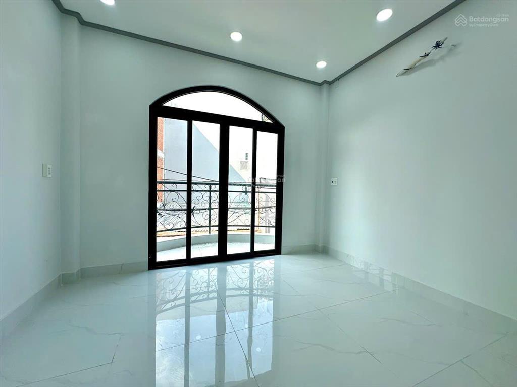 Bán nhà phố mặt tiền đường số 11 p. cát lái quận 2