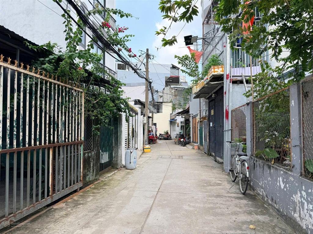 Bán nhà phố mặt tiền đường số 11 p. cát lái quận 2