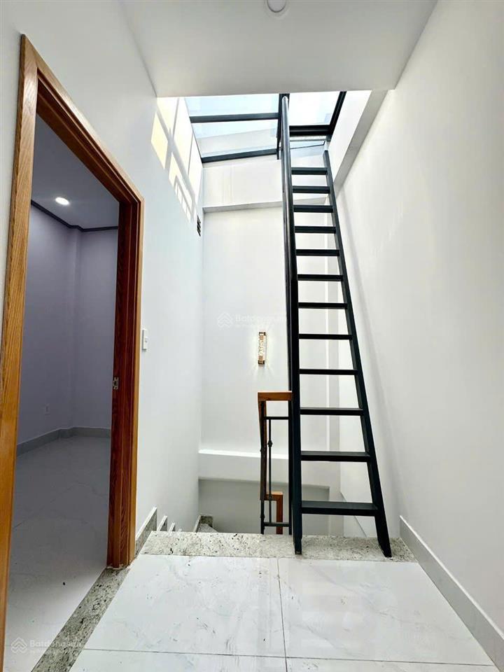 Bán nhà phố mặt tiền đường số 11 p. cát lái quận 2