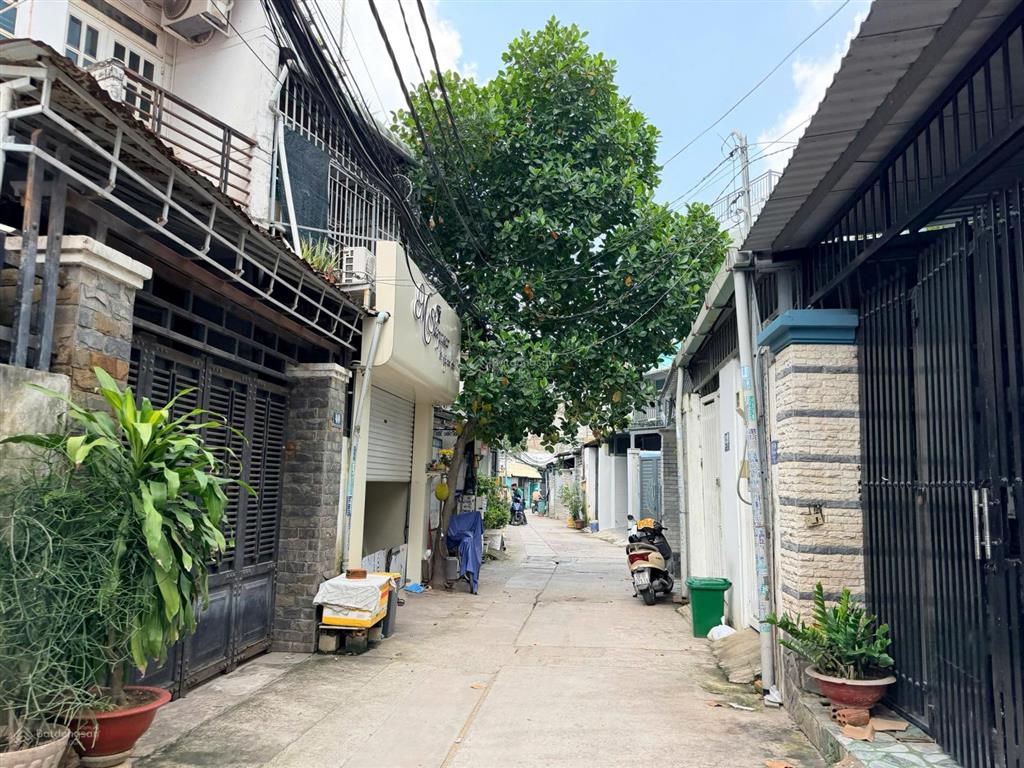 Bán nhà phố mặt tiền đường số 11 p. cát lái quận 2