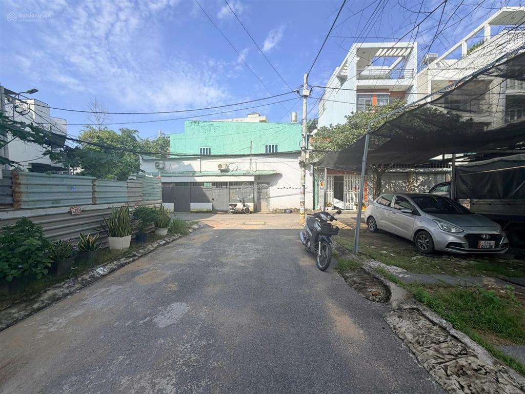 Bán nhà phố liền kề hẻm oto đường lê đình quảng p.cát lái quận 2 ( cách đường lê văn thịnh 300m )