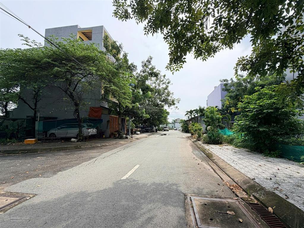 Bán lô đất góc 2 mặt tiền thuộc khu dân cư quy hoạch đồng bộ đường bưng ông thoàn p.phú hữu quận 9