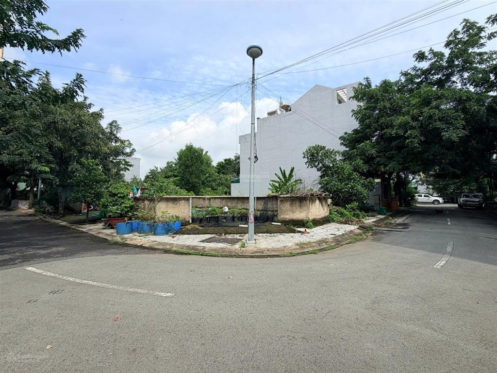 Bán lô đất góc 2 mặt tiền thuộc khu dân cư quy hoạch đồng bộ đường bưng ông thoàn p.phú hữu quận 9