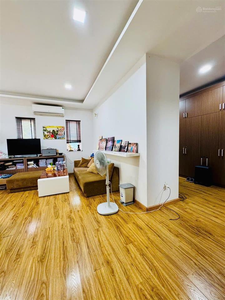 Biệt thự góc 2 mặt tiền đường diệp minh tuyền, p.phước long b quận 9.