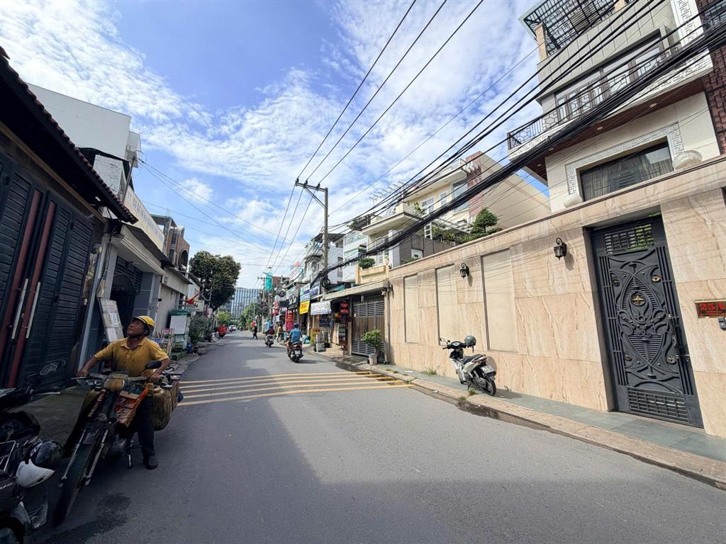 Bán siêu biệt thự sân vườn hồ bơi mặt tiền đường số 12 p. trường thọ thủ đức