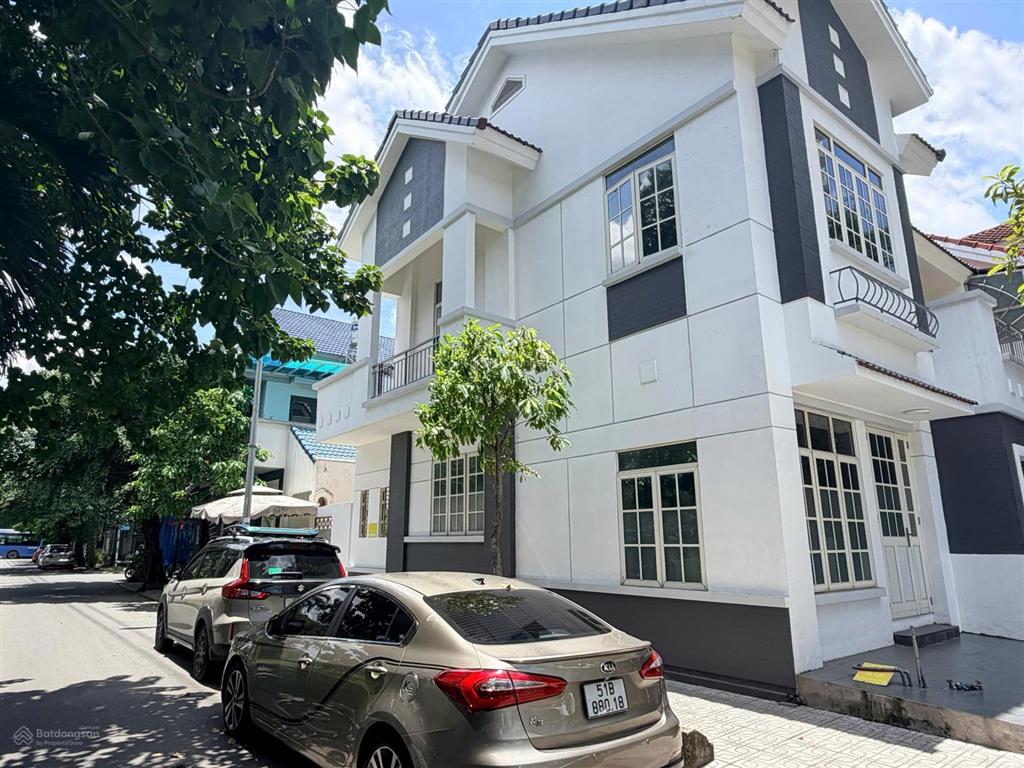 Bán căn biệt thự góc 2 mặt tiền khu dự án nam long cách đường đỗ xuân hợp 50m p.phước long b quận 9